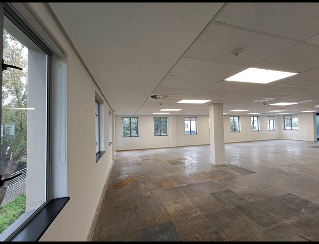 196M² OFFICE TO LET IN SANDHURST